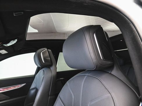 Used 2023 BMW 760i xDrive image 38