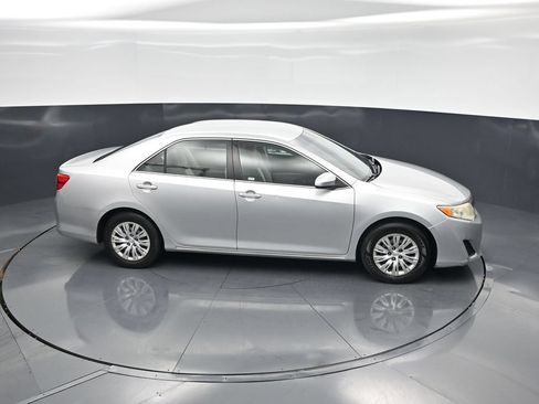 Used 2014 Toyota Camry LE FWD image 46