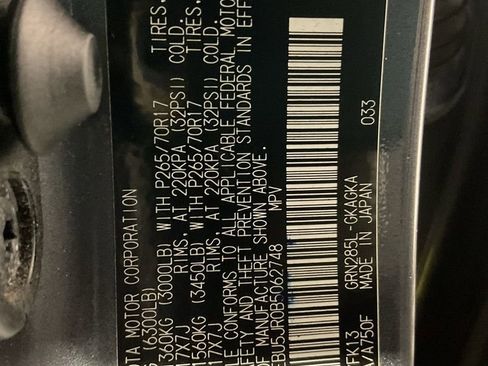 Used 2011 Toyota 4Runner SR5 w/ Convenience Pkg image 32