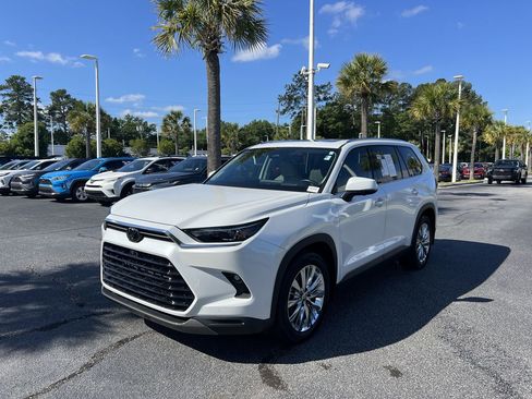Used 2024 Toyota Grand Highlander AWD image 5
