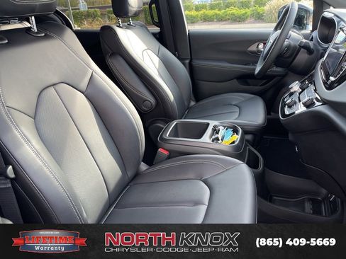 New 2026 Chrysler Voyager LX image 29