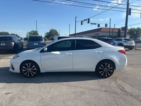 Used 2018 Toyota Corolla SE FWD image 2