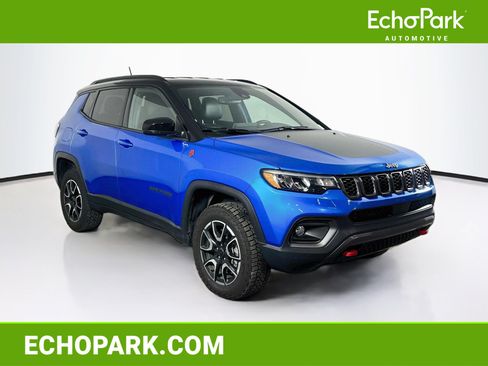 Used 2025 Jeep Compass Trailhawk AWD/4WD image 1