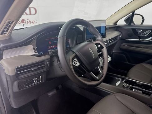 New 2026 Lincoln Corsair Premiere image 9