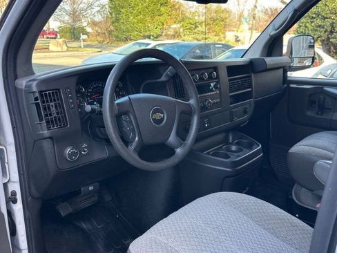 Used 2015 Chevrolet Express 3500 image 12