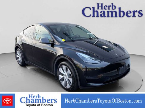 Used 2024 Tesla Model Y Long Range AWD/4WD image 1