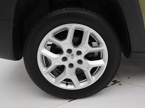 Used 2015 Jeep Renegade Latitude w/ Popular Equipment Group image 10