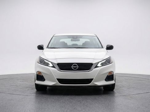 Used 2025 Nissan Altima 2.5 SV image 2