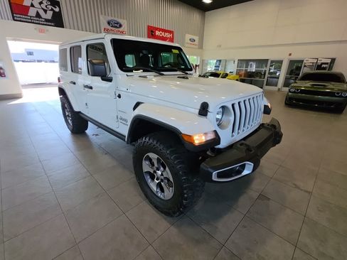 Used 2019 Jeep Wrangler Unlimited Sahara AWD/4WD image 4