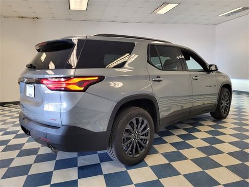 Used 2023 Chevrolet Traverse RS image 8