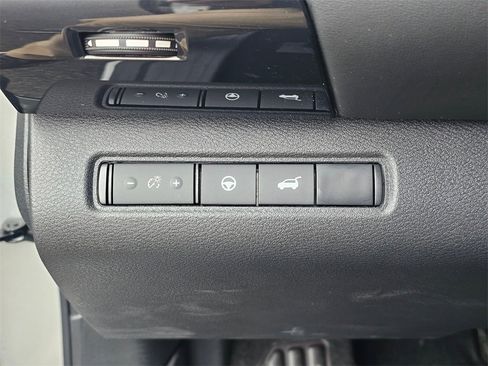 New 2025 Nissan Pathfinder SV w/ SV Premium Package image 36