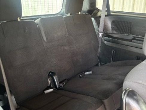 Used 2018 Dodge Grand Caravan SE image 12