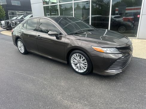 Used 2018 Toyota Camry XLE w/ Driver Assist Package FWD image 1