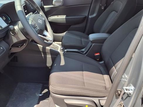 New 2025 Hyundai Venue SEL image 18