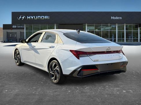 Certified 2025 Hyundai Elantra Limited image 4