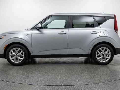 Used 2025 Kia Soul LX w/ LX Technology Package FWD image 5