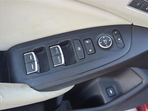 Used 2018 Honda Accord Touring image 11