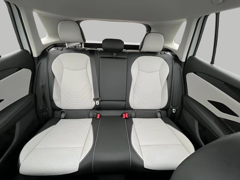 Used 2025 Volkswagen Tiguan SE image 23