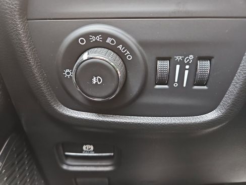 Used 2024 Jeep Grand Cherokee L Overland w/ Advanced Protech Group III image 23