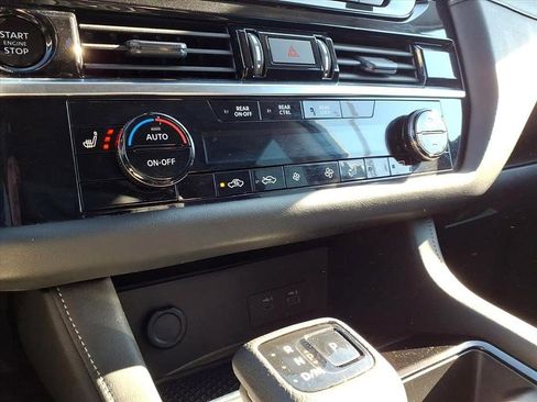 Used 2025 Nissan Pathfinder SV image 27