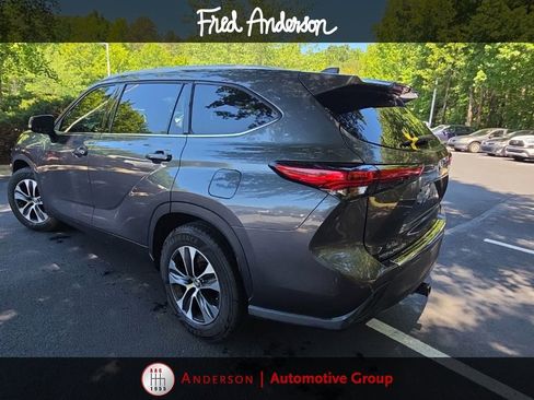 Used 2022 Toyota Highlander XLE FWD image 9