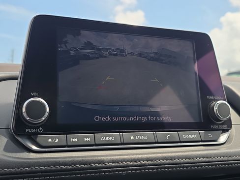 Used 2023 Nissan Rogue SV image 30