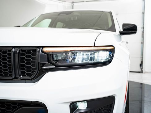 Used 2023 Jeep Grand Cherokee 30th Anniversary image 15