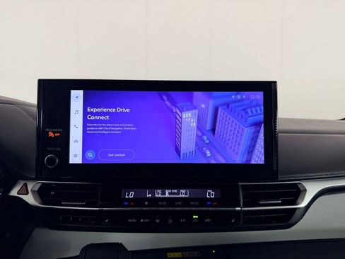 Used 2025 Toyota Sienna XLE w/ XLE Plus Package FWD image 18