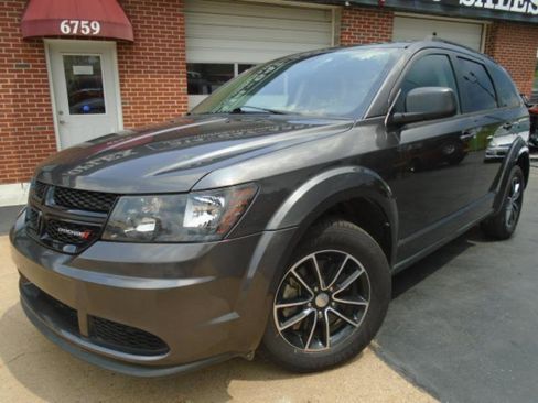 Used 2017 Dodge Journey FWD SE w/ Blacktop Package w/ Flexible Seating Group image 4