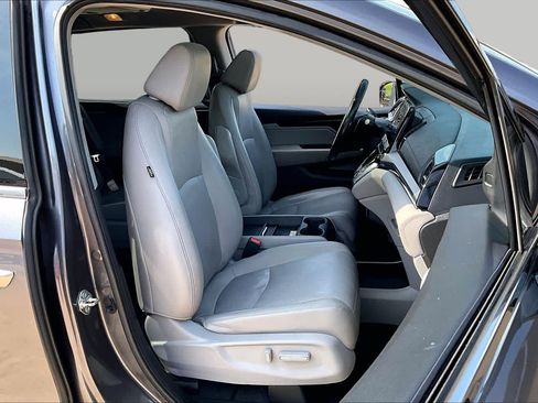 Used 2018 Honda Odyssey Elite image 9