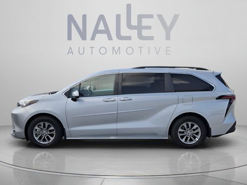 Used 2023 Toyota Sienna XLE w/ XLE Plus Package FWD image 2