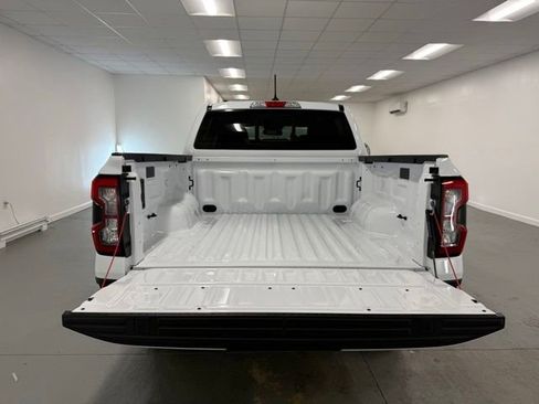 Used 2026 Ford Ranger Lariat w/ FX4 Off-Road Package AWD/4WD image 9