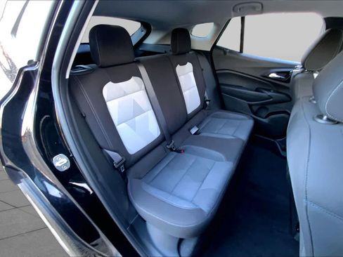 Used 2024 Chevrolet Trax LS w/ LS Convenience Package FWD image 19