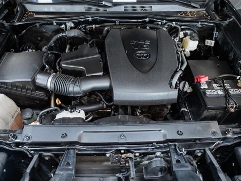 Used 2022 Toyota Tacoma SR5 AWD/4WD image 26