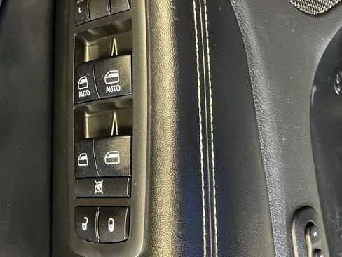 Used 2017 Jeep Grand Cherokee Limited image 36