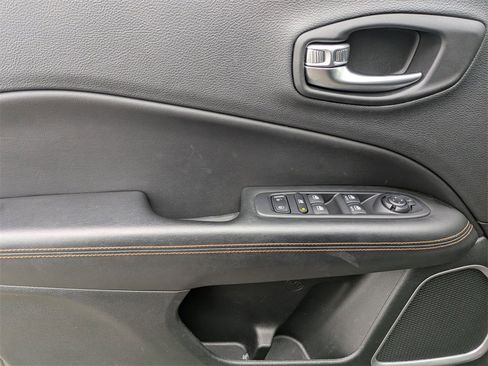 Used 2018 Jeep Compass Limited image 10