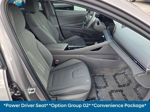 Used 2023 Hyundai Elantra SEL w/ Convenience Package FWD image 11