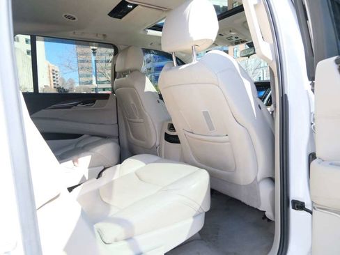 Used 2020 Cadillac Escalade ESV Luxury image 25