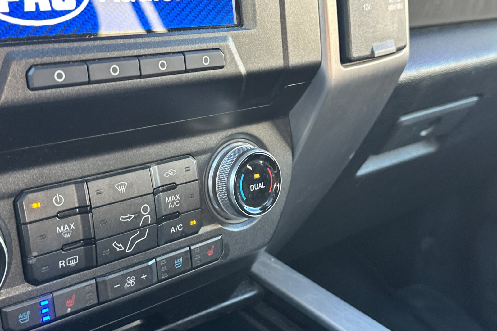 Used 2019 Ford F250 Platinum w/ Platinum Ultimate Package AWD/4WD image 29