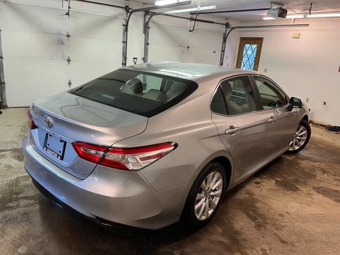 Used 2018 Toyota Camry LE image 8