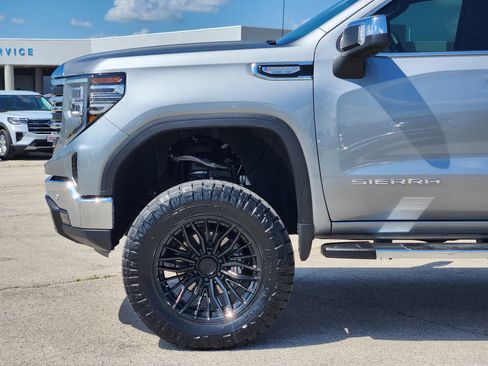Used 2026 GMC Sierra 1500 SLT AWD/4WD image 9