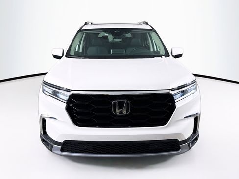 New 2025 Honda Pilot Touring image 3