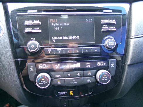 Used 2017 Nissan Rogue SV AWD/4WD image 9