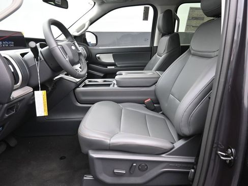 New 2025 Ford Expedition Active image 21