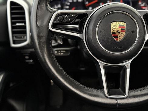 Used 2018 Porsche Cayenne Platinum Edition image 27