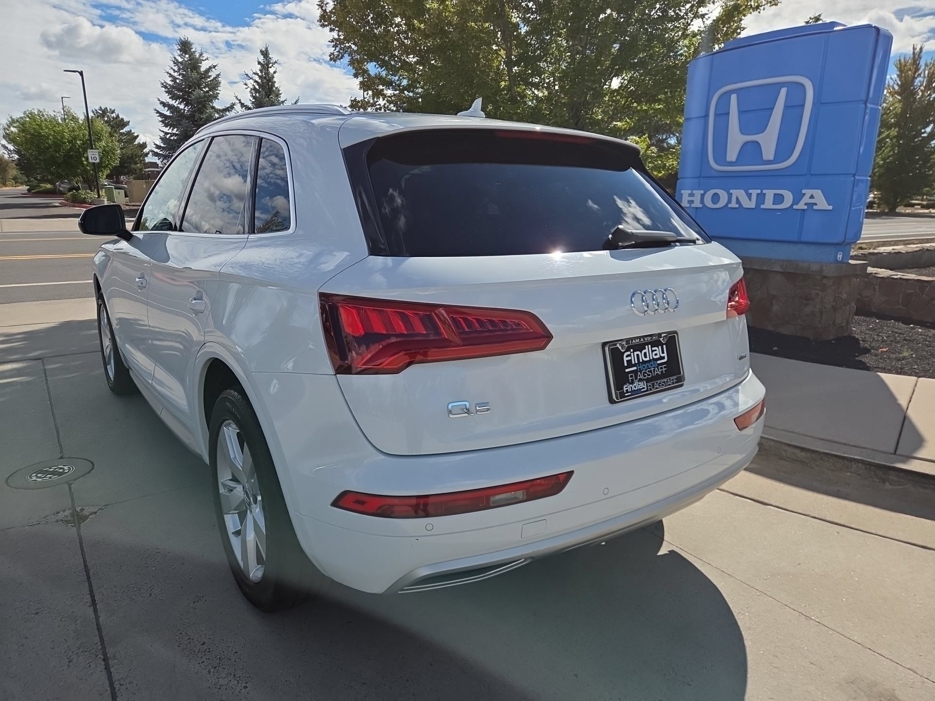 Used 2019 Audi Q5 2.0T Premium Plus w/ Premium Plus Package AWD/4WD image 6