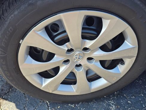 Used 2025 Toyota Corolla LE FWD image 10