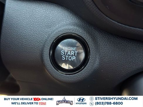 Certified 2025 Hyundai Venue SEL image 30