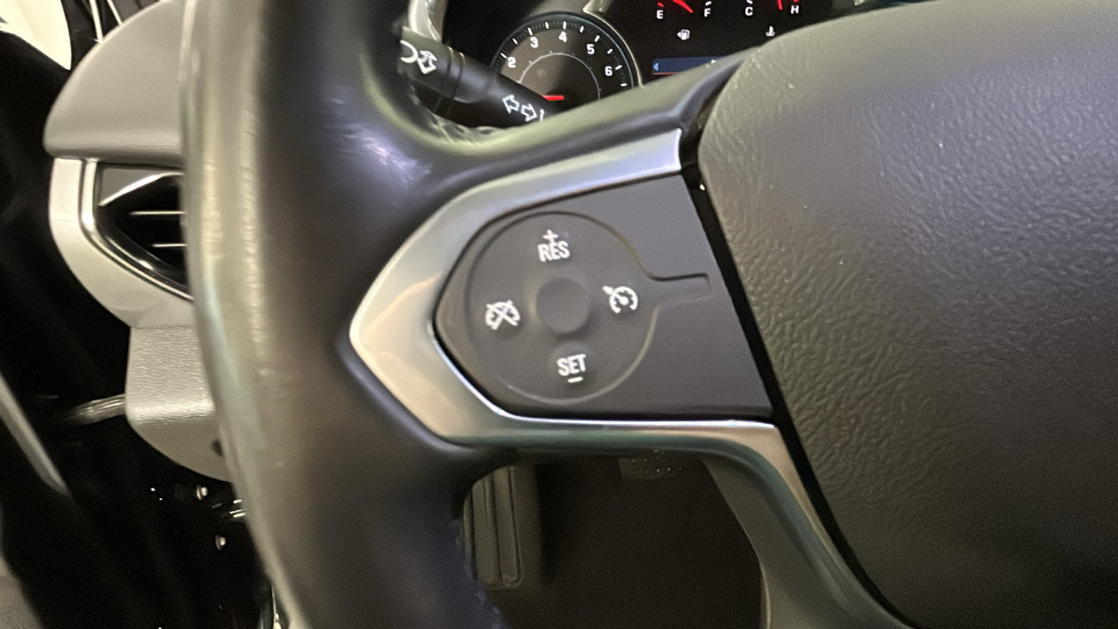Used 2021 Chevrolet Traverse LT FWD image 18