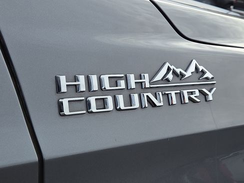 Used 2021 Chevrolet Suburban High Country w/ Premium Package image 7